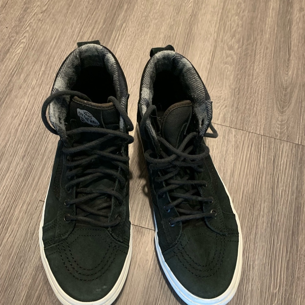 Van‘s Black High-Top Sneakers